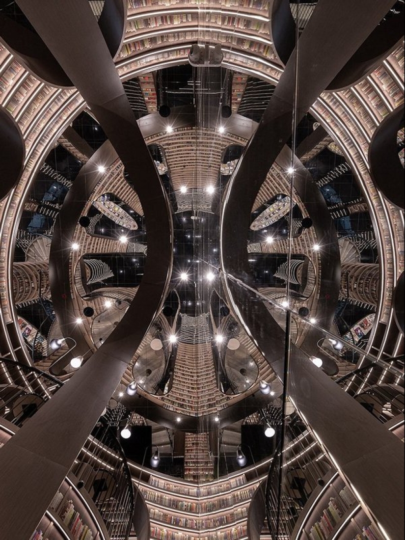 Almost like at Hogwarts: what does an "endless" bookstore look like in China Almost like at Hogwarts: what does an "endless" bookstore look like in China