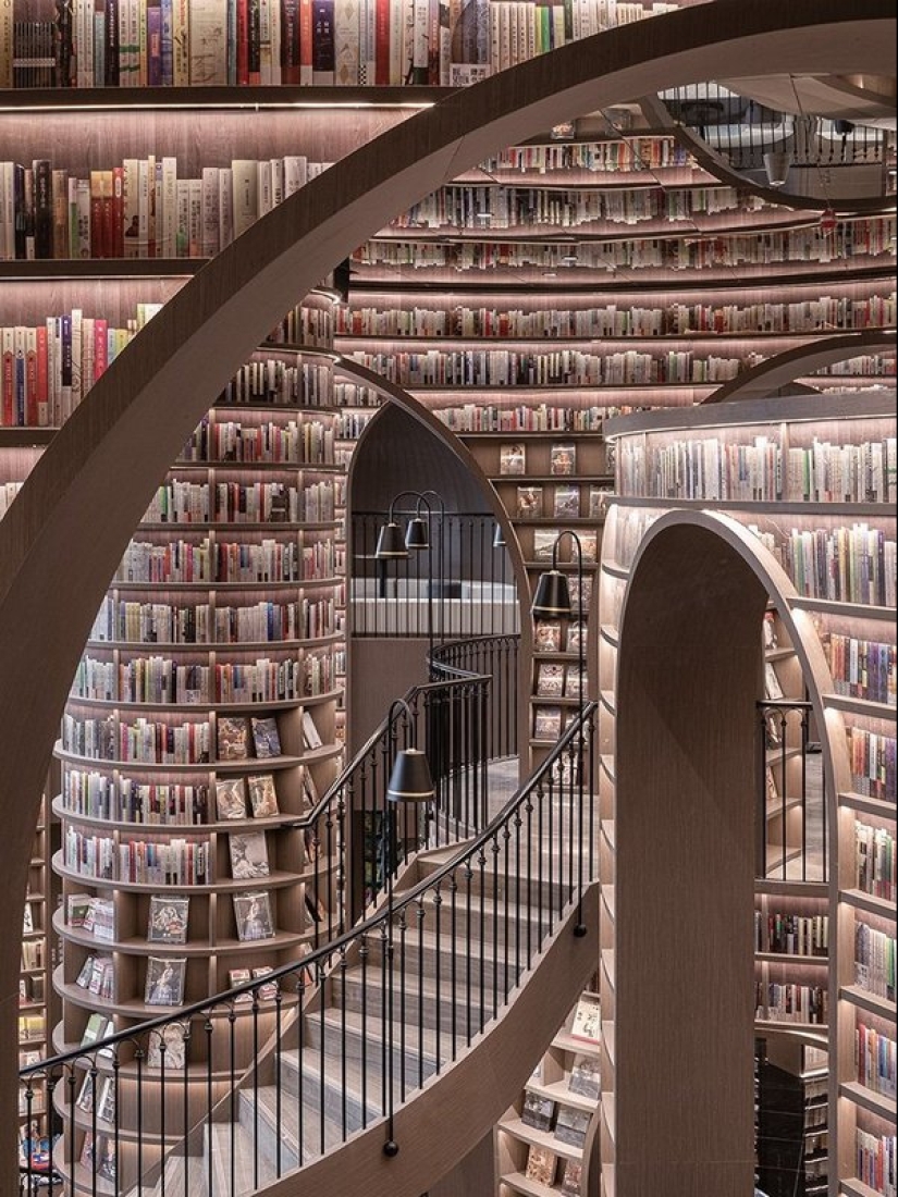 Almost like at Hogwarts: what does an "endless" bookstore look like in China Almost like at Hogwarts: what does an "endless" bookstore look like in China