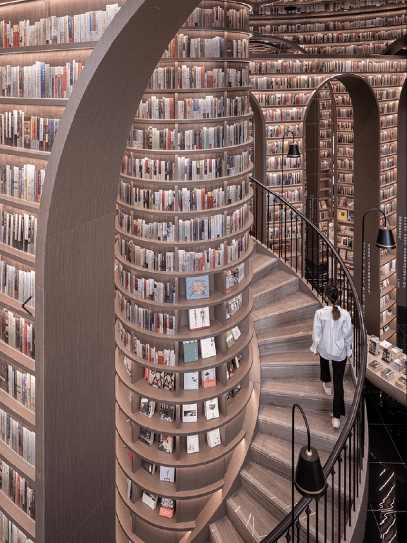 Almost like at Hogwarts: what does an "endless" bookstore look like in China Almost like at Hogwarts: what does an "endless" bookstore look like in China