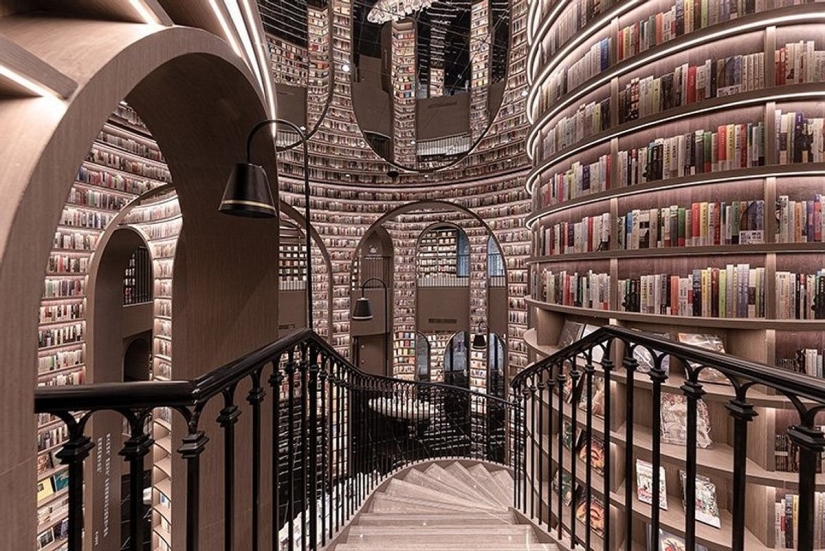 Almost like at Hogwarts: what does an "endless" bookstore look like in China Almost like at Hogwarts: what does an "endless" bookstore look like in China