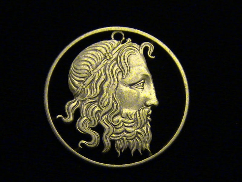 Amazing coin carving
