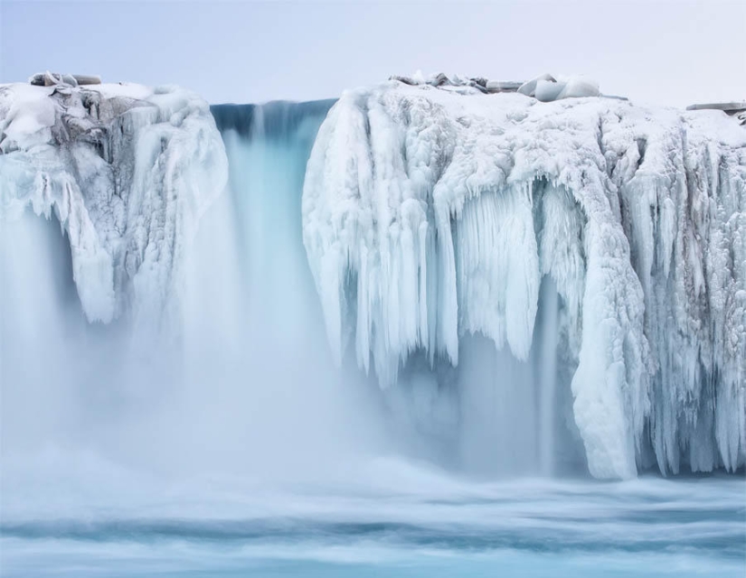 Amazing frozen waterfalls around the world
