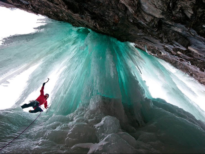 Amazing frozen waterfalls around the world