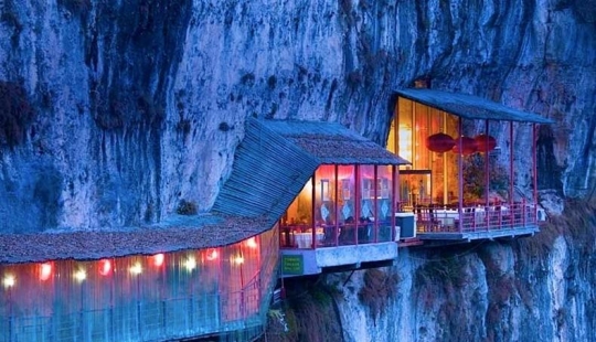Amazing hanging restaurant in China