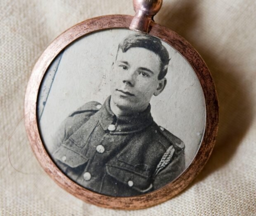 An amazing find in the attic: a suitcase with personal belongings of a soldier of the First World War An amazing find in the attic: a suitcase with personal belongings of a soldier of the First World War