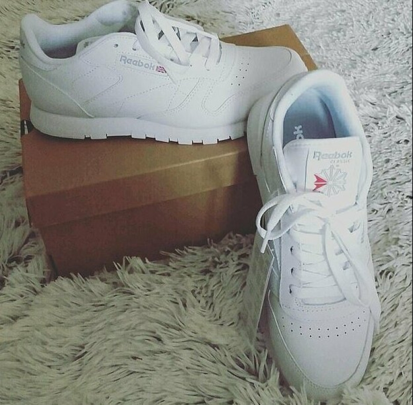 An easy way to restore sneakers to their former whiteness in a matter of minutes