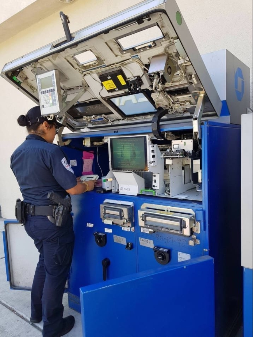 An inside look: 15 photos that show how it works An inside look: 15 photos that show how it works