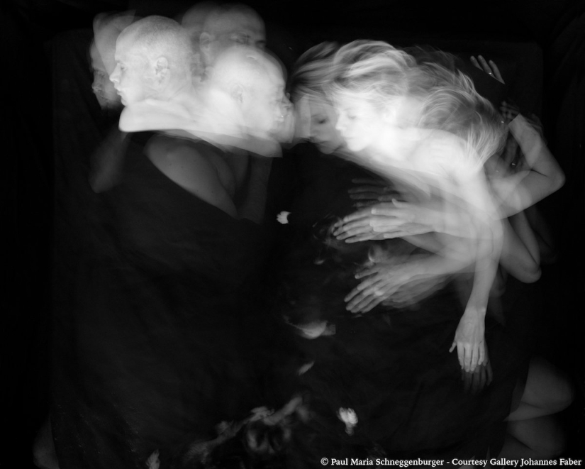 An intimate photo project about how we move when we sleep together