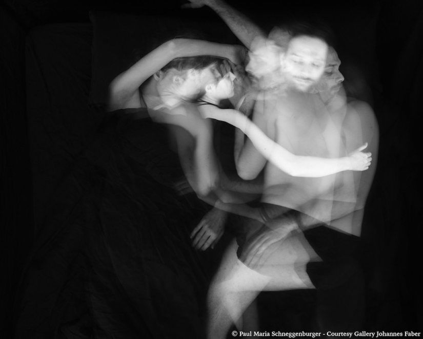 An intimate photo project about how we move when we sleep together