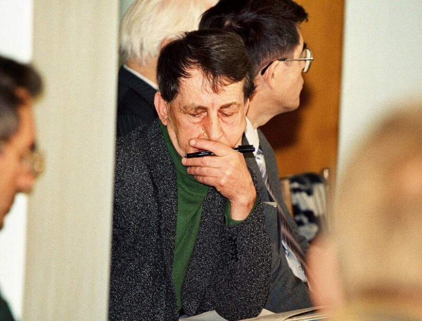 Anatoly Bugorsky is a man who stuck his head into a working particle accelerator and survived Anatoly Bugorsky is a man who stuck his head into a working particle accelerator and survived