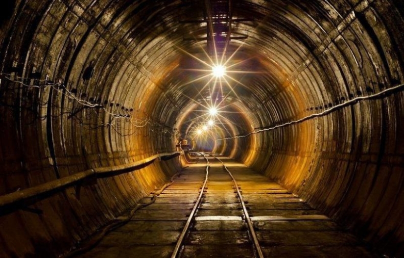 Anatoly Bugorsky is a man who stuck his head into a working particle accelerator and survived Anatoly Bugorsky is a man who stuck his head into a working particle accelerator and survived