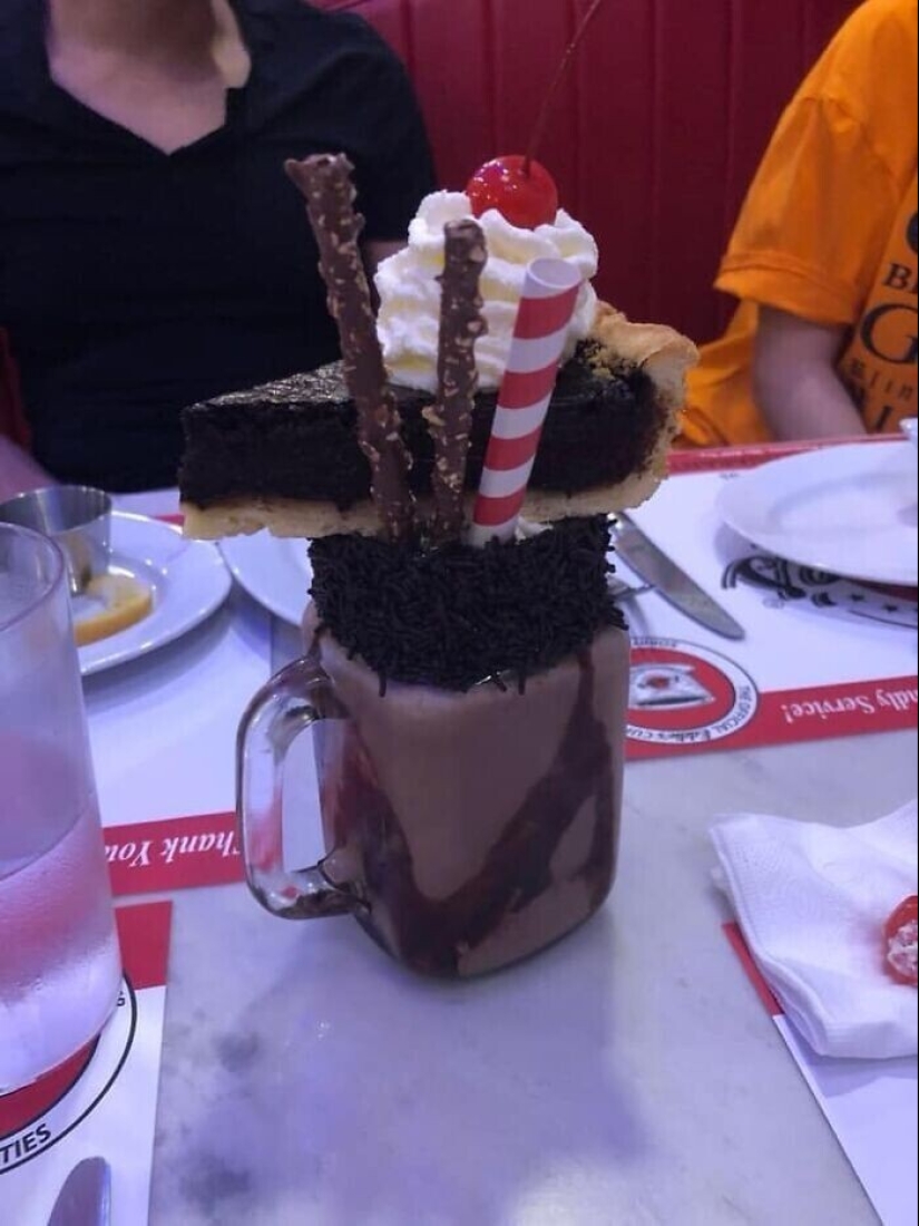 And what, on a plate it was impossible? 30 examples of too unusual serving of dishes