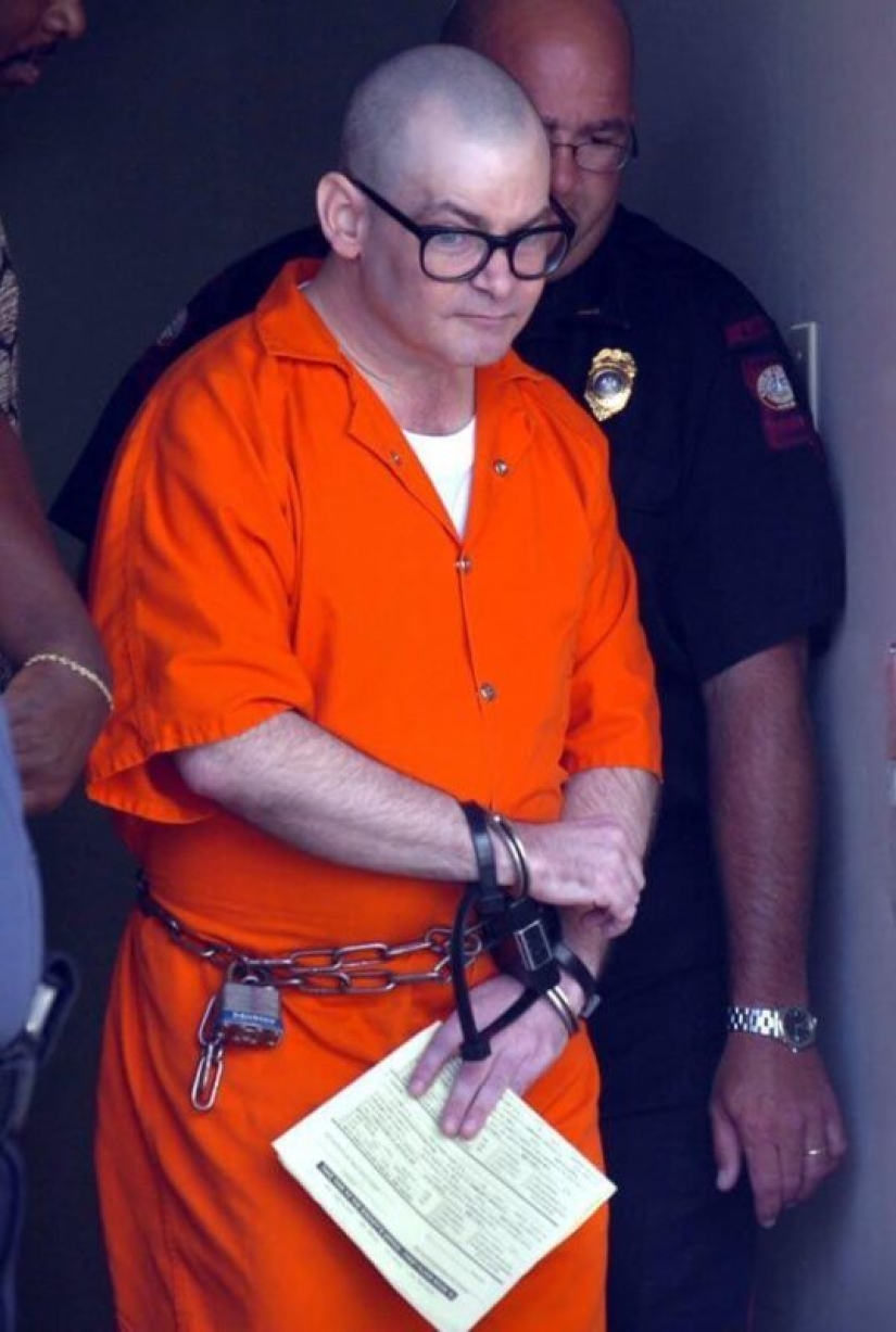 "Angel Face": the story of a maniac and a mama's boy by Sean Gillis "Angel Face": the story of a maniac and a mama's boy by Sean Gillis