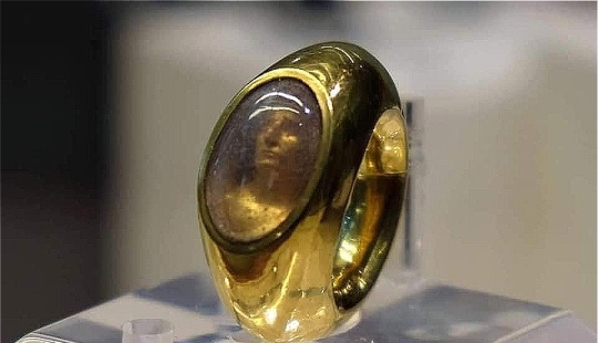 Anillo holográfico Carvilio: una joya única de la antigua Roma Anillo holográfico Carvilio: una joya única de la antigua Roma