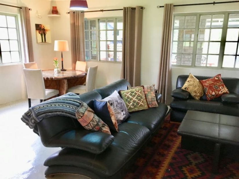 Apartments are not for the faint of heart: a cottage next to the lions is for rent