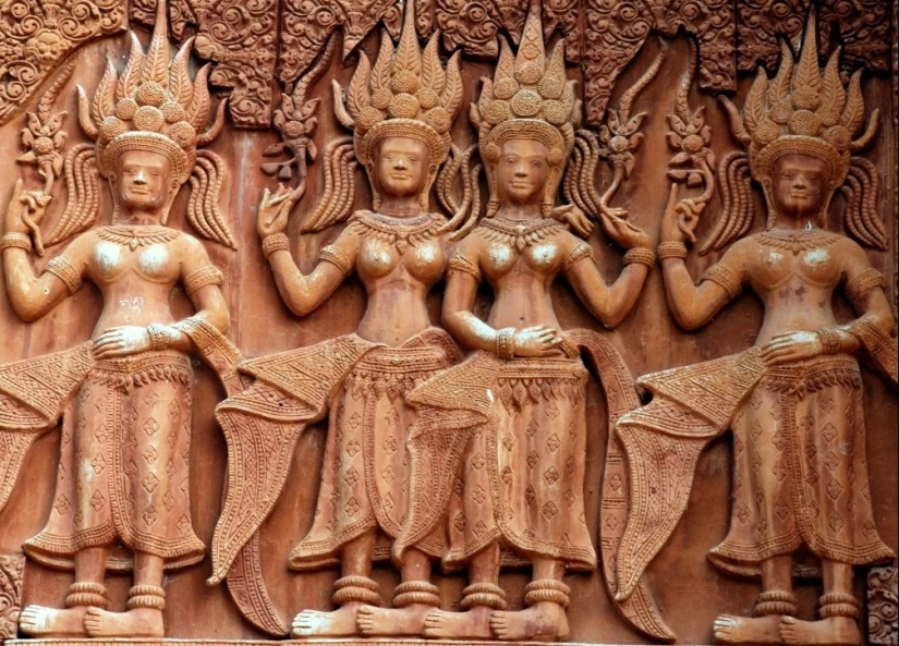 Apsaras - celestial dancers of Cambodia Apsaras - celestial dancers of Cambodia