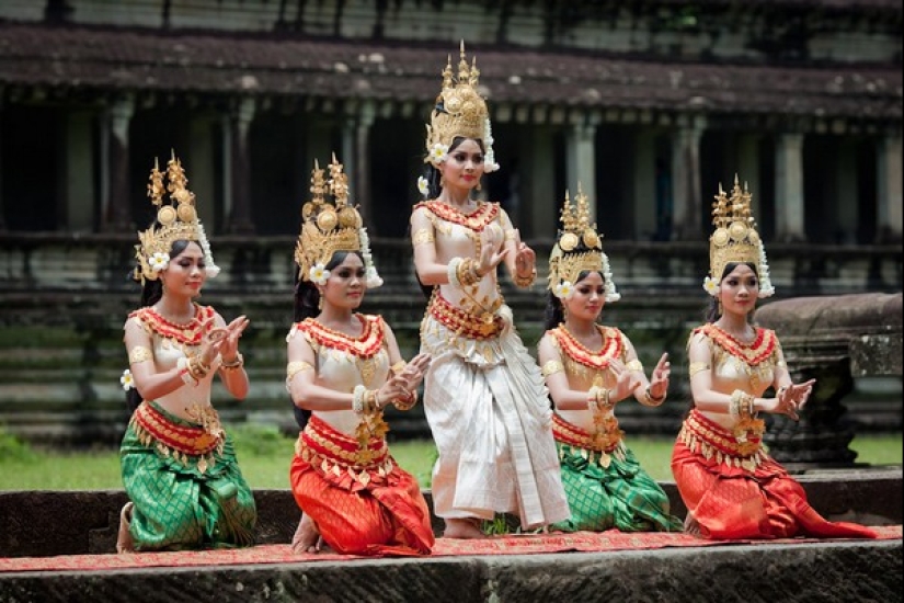 Apsaras - celestial dancers of Cambodia Apsaras - celestial dancers of Cambodia