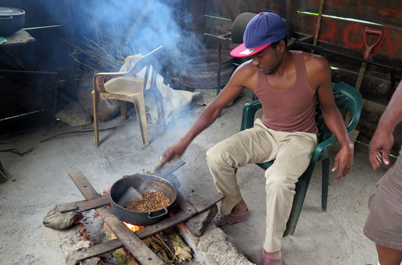 Are you bringing a plastic bag? World customs, where you may unexpectedly find yourself a criminal