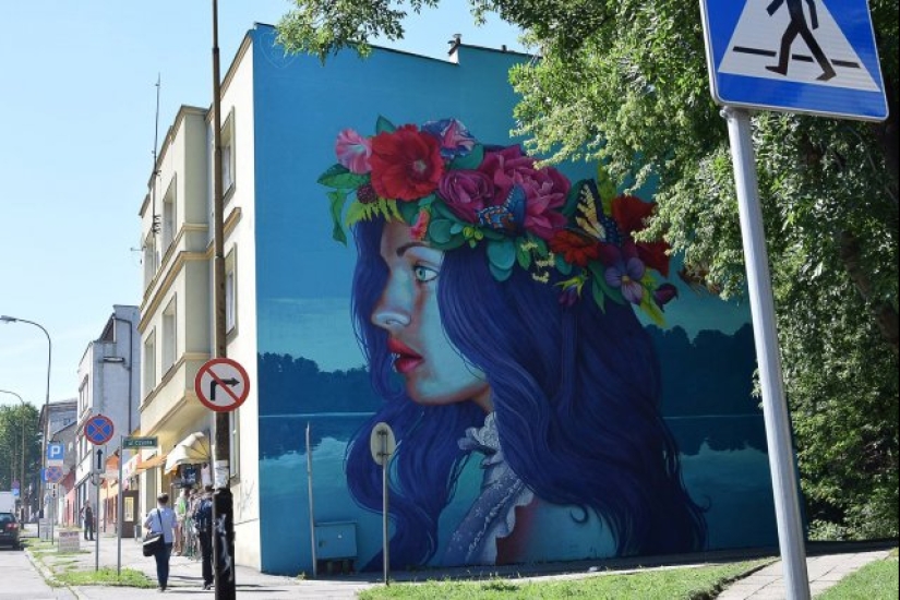 Arte urbano a gran escala y brillante de la artista polaca Natalia Rak Arte urbano a gran escala y brillante de la artista polaca Natalia Rak