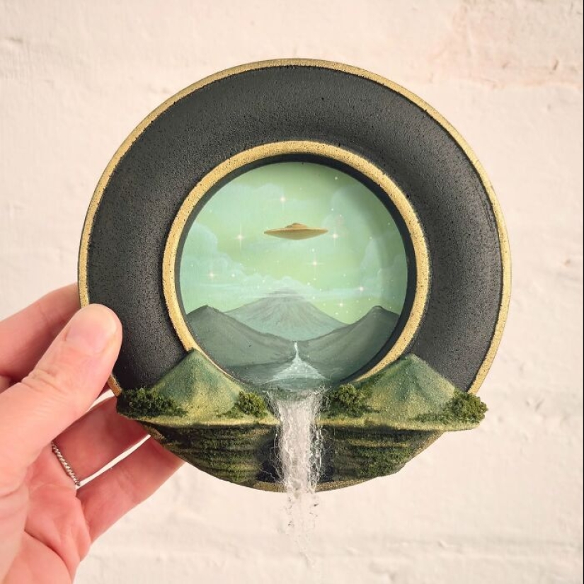 Artista construye dioramas fantásticos que parecen sacados de un cuento de hadas de ciencia ficción