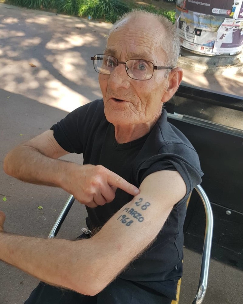 Así es como cambia un tatuaje a lo largo de más de cuarenta años Así es como cambia un tatuaje a lo largo de más de cuarenta años