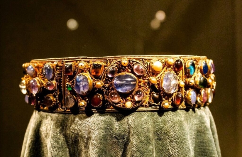 Así son 15 de las coronas más asombrosas de la historia Así son 15 de las coronas más asombrosas de la historia