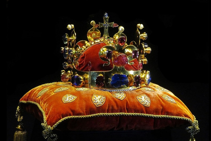 Así son 15 de las coronas más asombrosas de la historia Así son 15 de las coronas más asombrosas de la historia