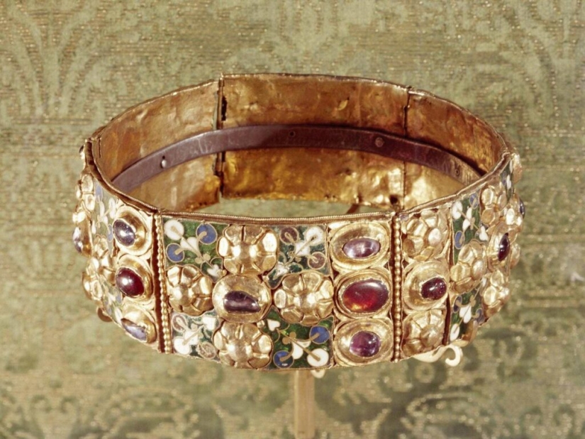 Así son 15 de las coronas más asombrosas de la historia Así son 15 de las coronas más asombrosas de la historia