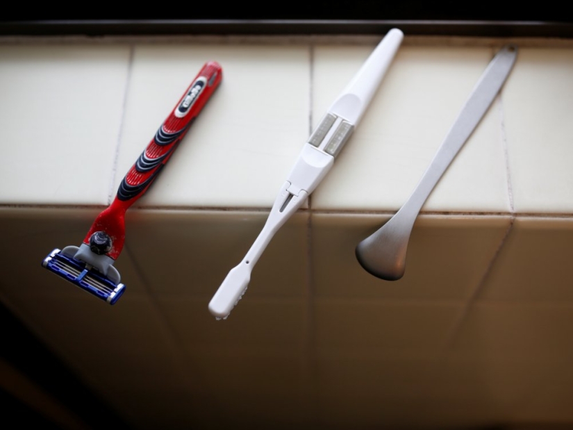 At least the ball is rolling: painfully empty apartments of Japanese minimalists