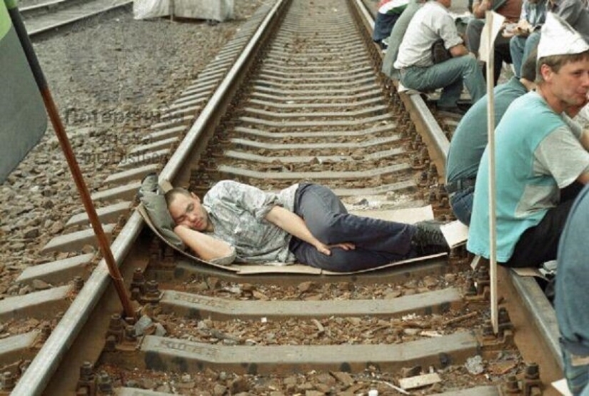 Atmospheric photos straight from our 90s Atmospheric photos straight from our 90s