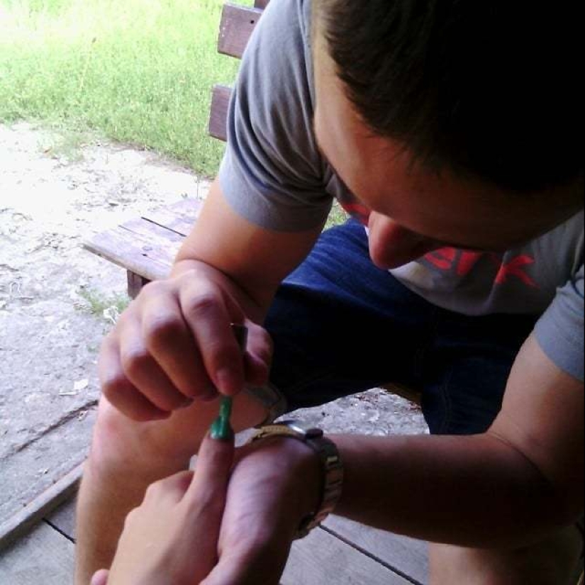 Baborab in action, or How to recognize a henpecked person in a crowd Baborab in action, or How to recognize a henpecked person in a crowd