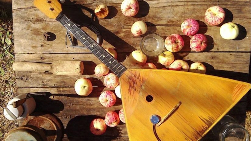 Babushka, vodka, balalaika and other Russian borrowings in foreign languages