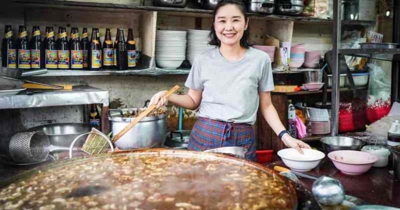 Bangkok restaurant serves stew that has been brewed for over 45 years Bangkok restaurant serves stew that has been brewed for over 45 years