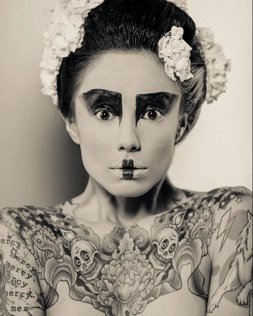 Beautiful girls and their tattoos: 32 black-and-white photos imbued with charming aesthetics