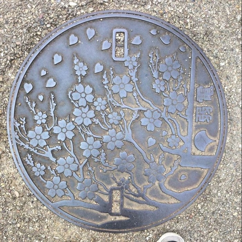 Beauty under your feet: the most beautiful manholes from Japan