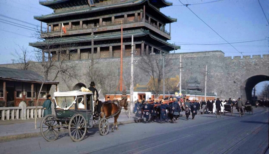 Beijing 1947 en Color: En la encrucijada de Épocas