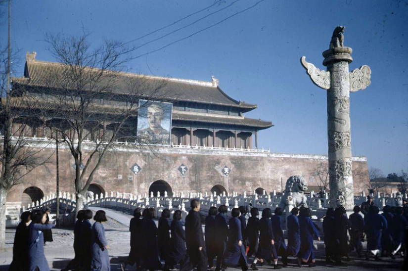 Beijing 1947 in Color: At the Crossroads of Epochs