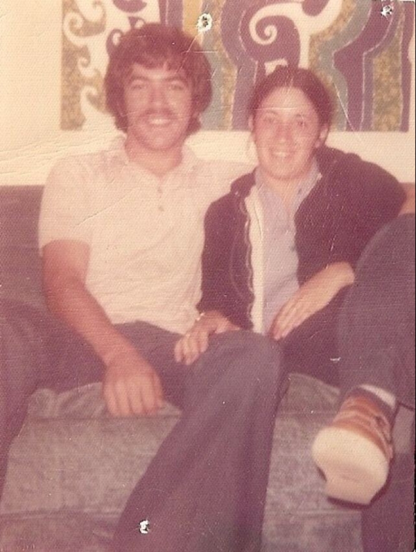 Bell-bottoms: the peak of fashion of the 70s and the symbol of the decade Bell-bottoms: the peak of fashion of the 70s and the symbol of the decade