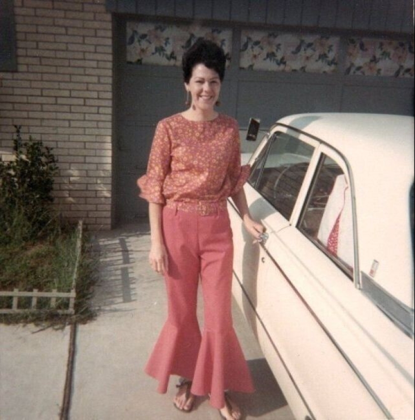 Bell-bottoms: the peak of fashion of the 70s and the symbol of the decade Bell-bottoms: the peak of fashion of the 70s and the symbol of the decade