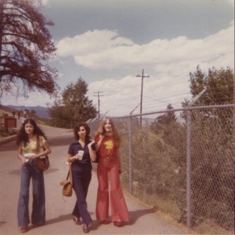 Bell-bottoms: the peak of fashion of the 70s and the symbol of the decade Bell-bottoms: the peak of fashion of the 70s and the symbol of the decade