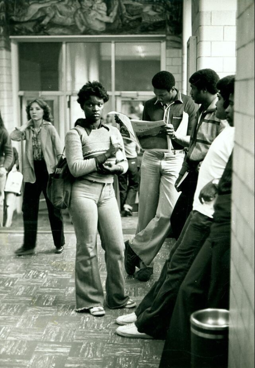 Bell-fondos: el pico de la moda de los años 70 y el símbolo de la década Bell-fondos: el pico de la moda de los años 70 y el símbolo de la década