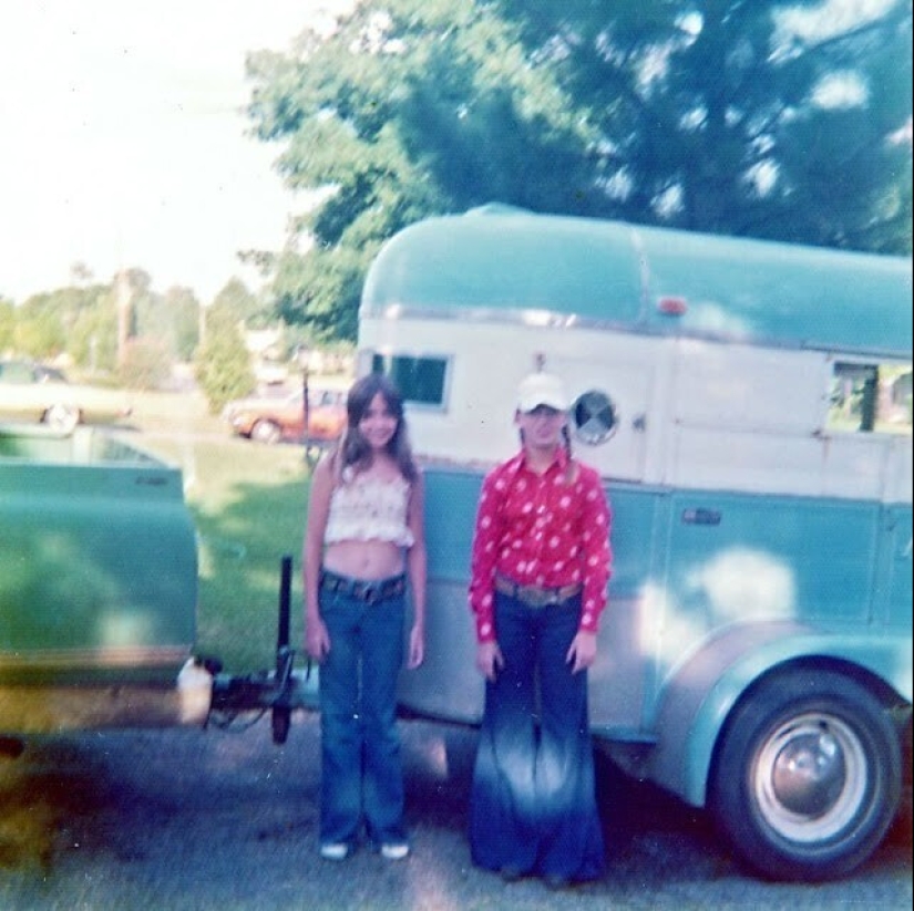 Bell-fondos: el pico de la moda de los años 70 y el símbolo de la década Bell-fondos: el pico de la moda de los años 70 y el símbolo de la década