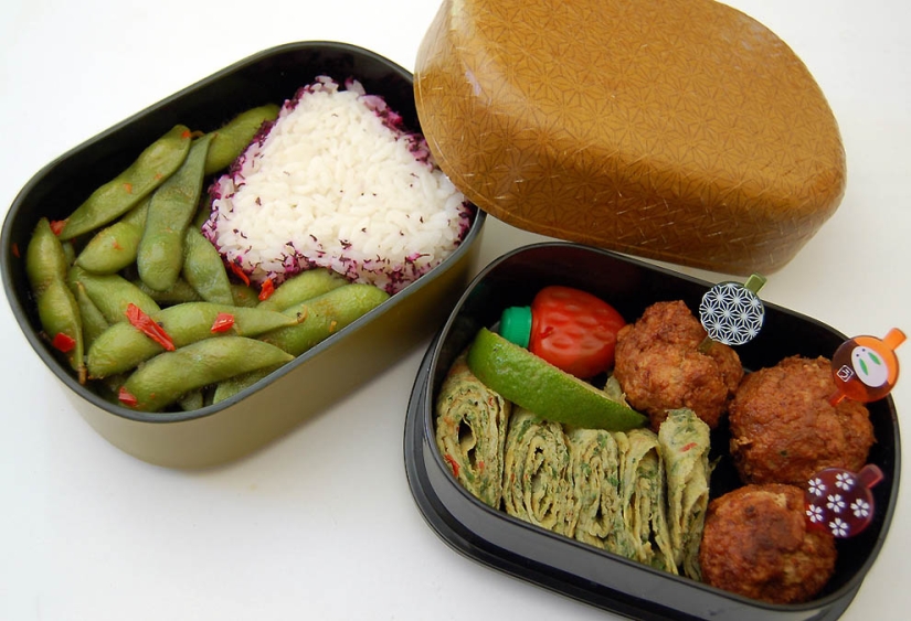 Bento: The Art of a Quick Snack at Work