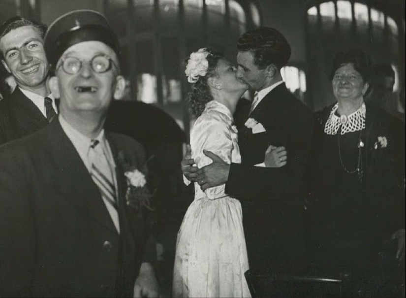 Beso francés: cómo el fotógrafo tomó fotos de parejas enamoradas en las calles de París