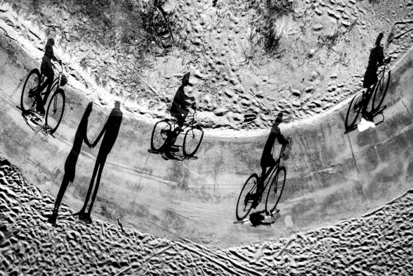 Black and white street photography by eminent masters of street photography of Alan Schaller