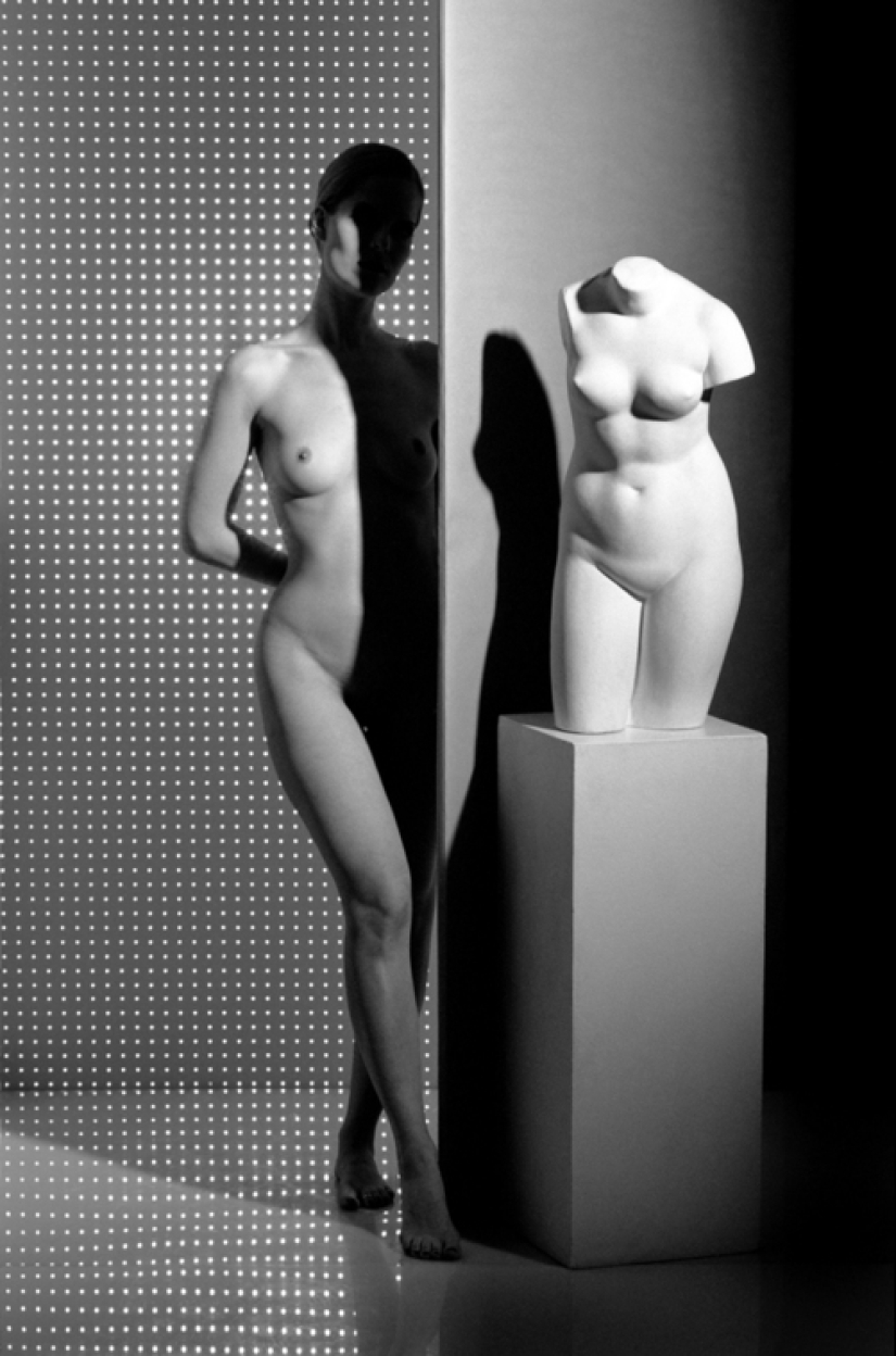 Black and white surrealism of the master of erotic photography Gunther Knop