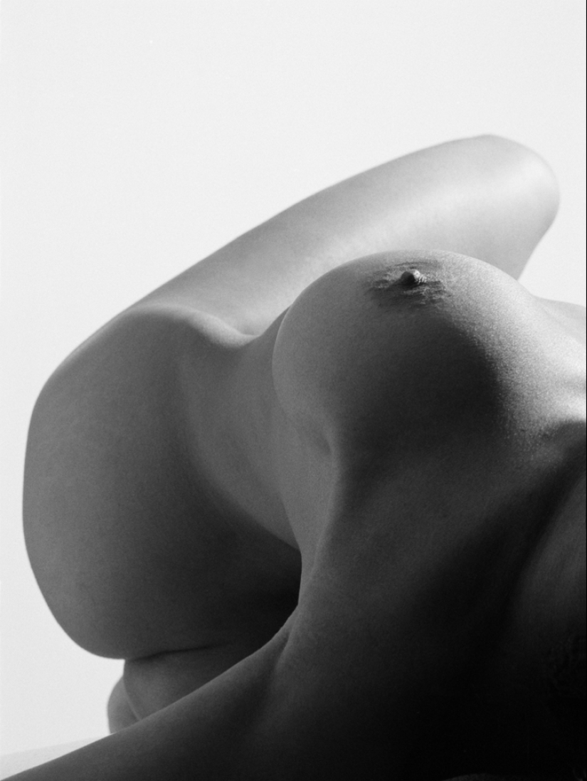 Black and white surrealism of the master of erotic photography Gunther Knop
