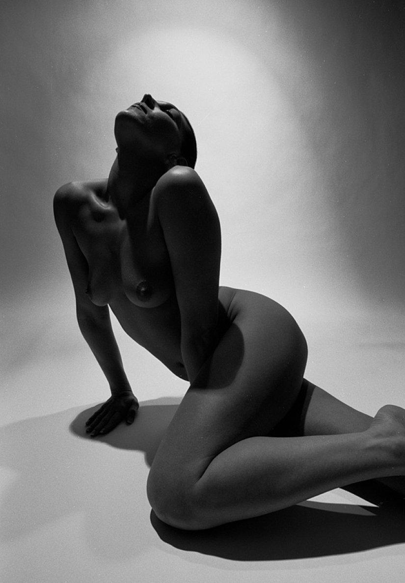 Black and white surrealism of the master of erotic photography Gunther Knop