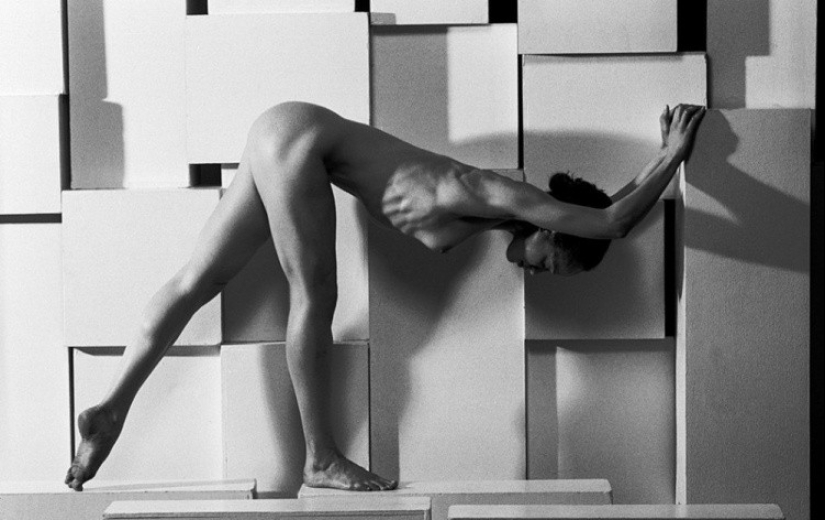 Black and white surrealism of the master of erotic photography Gunther Knop