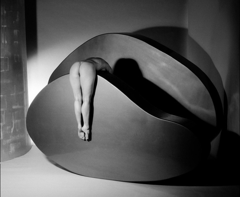 Black and white surrealism of the master of erotic photography Gunther Knop